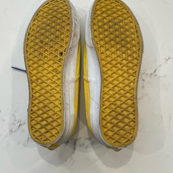 Vans size 6.5 womens in bright yellow ! - Picture 3 of 3